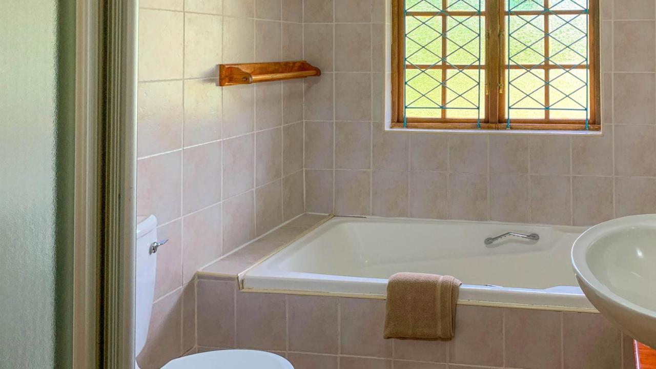 Wits End Mountain Resort Champagne Valley Bagian luar foto