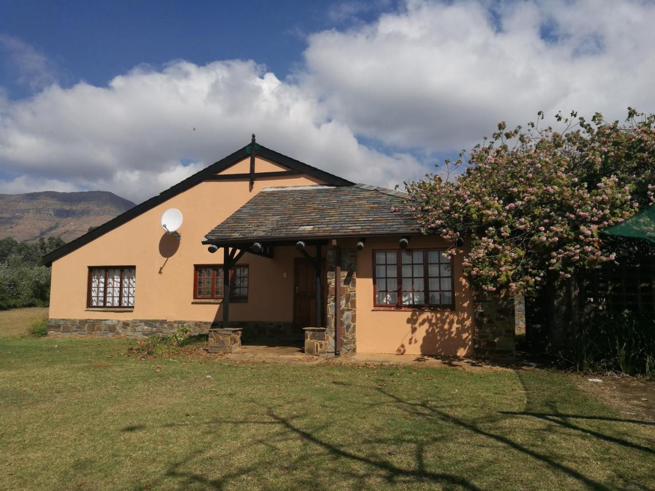 Wits End Mountain Resort Champagne Valley Bagian luar foto