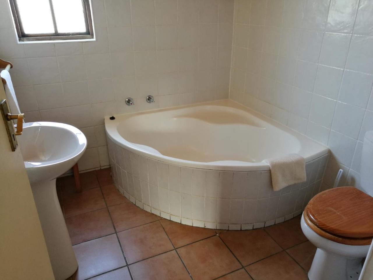 Wits End Mountain Resort Champagne Valley Bagian luar foto